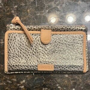 Consuela Tommy wallet